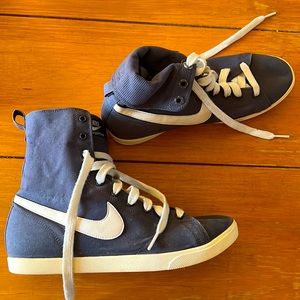 Size 7.5 retro blue Nike tennis shoes or sneakers